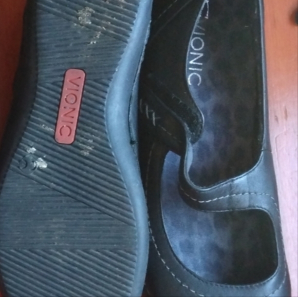 Vionic - Picture 2 of 2